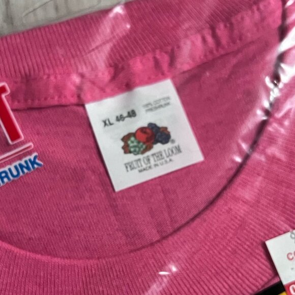 Fruit of the Loom Vintage XLarge 1991 Men Pocket T-Shirt Pink Sealed Made in USA - Picture 3 of 3